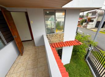 VENTA Casa en Los Yoses Sur  Ubicación Premium, Amplios Espacios y Estilo Urbano