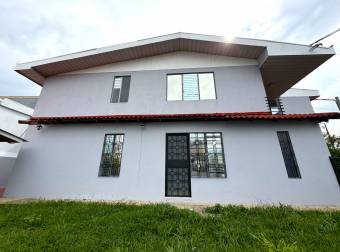 VENTA Casa en Los Yoses Sur  Ubicación Premium, Amplios Espacios y Estilo Urbano