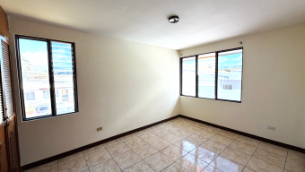 VENTA Casa en Los Yoses Sur  Ubicación Premium, Amplios Espacios y Estilo Urbano