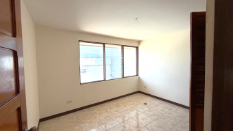 VENTA Casa en Los Yoses Sur  Ubicación Premium, Amplios Espacios y Estilo Urbano