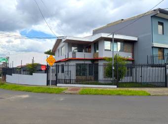 VENTA Casa en Los Yoses Sur  Ubicación Premium, Amplios Espacios y Estilo Urbano