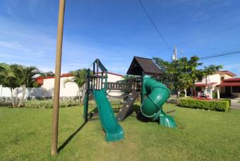 TERRAQUEA Casa en Condominio Jardín Real en la Guacima de Alajuela con Precio de Oportunidad