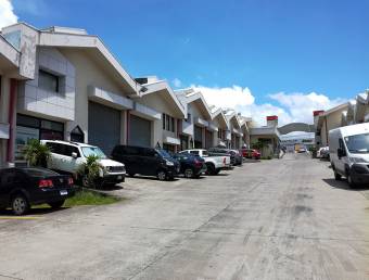 Bodega en La Uruca en Condominio sobe calle principal