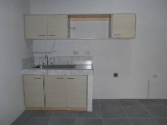 se alquilda bonito apartamento en Altos de Guadalupe