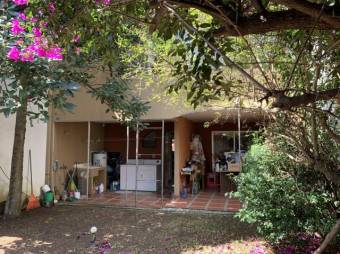 se alquila espacios casa con patio en san pablo de Heredia 20-2031