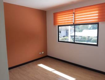 Alquiler de Amplia Casa de 4 Habitaciones en Condominio en Ciudad Colón