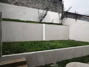 VENDO BELLA Y AMPLIA  CASA  EN SANTO DOMINGO HEREDIA