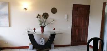 Apartamento Amoblado de 3 Habitaciones en Condominio en la Uruca