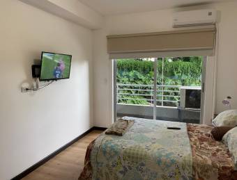Alquiler de Apartamento Amoblado en Condominio en la Sabana