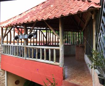 Hermosa casa de 3 plantas en rotonda en La Guacima 