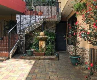 Beautiful house with 3 floors in a roundabout in La Guacima