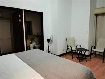 Se vende espacioso apartamento con vista a las montañas y a la piscina en santa ana centro 20-1530