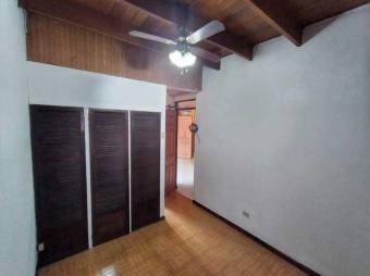 Venta de bella y amplia propiedad en Zapote #22-153