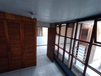 Venta de bella y amplia propiedad en Zapote #22-153