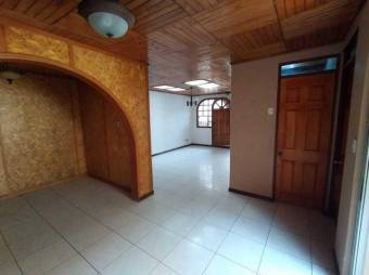 Venta de bella y amplia propiedad en Zapote #22-153