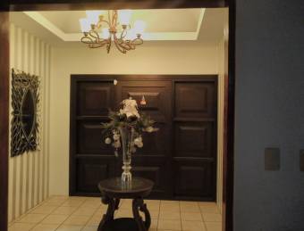 V#519 Espectacular Casa en Venta en Residencial Vista Real.