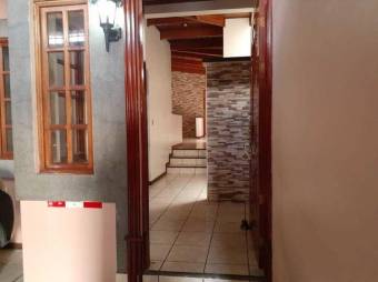 Hermosa Y Amplia casa