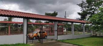 Bonita casa Ubicada en la Calle Flores de Guápiles, En Alquiler