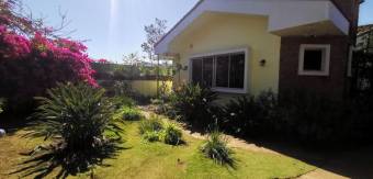 Venta de hermosa y amplia casa en San Ramón de Alajuela. #22-209