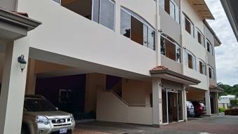 Se vende lujoso apartamento en exclusivo condominio a 100 metros del banco Nacional 22-259