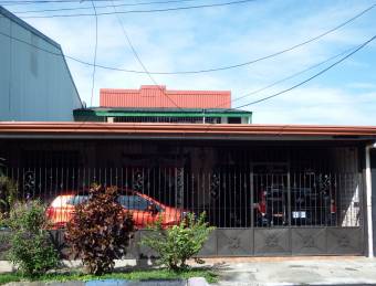 SE VENDE CASA EN HEREDIA 