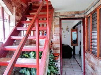 Casa amplia a la venta hatillo A.L. 21-2436