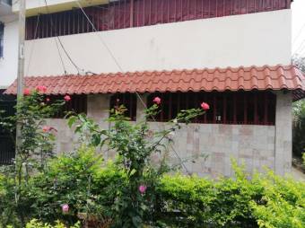 Casa amplia a la venta hatillo A.L. 21-2436