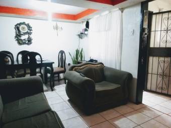 Casa amplia a la venta hatillo A.L. 21-2436