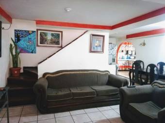 Casa amplia a la venta hatillo A.L. 21-2436