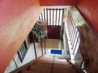 Casa amplia a la venta hatillo A.L. 21-2436