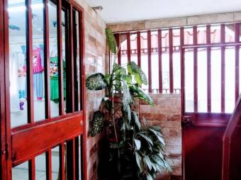 Casa amplia a la venta hatillo A.L. 21-2436