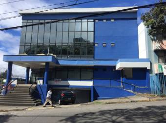 Alquiler Edificio oficinas frente a Los Caribeños $12.000 (OF-840)
