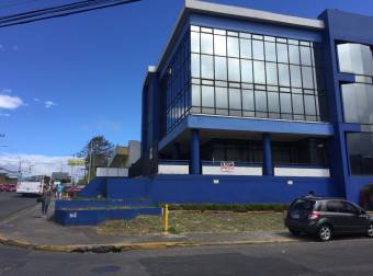 Alquiler Edificio oficinas frente a Los Caribeños $12.000 (OF-840)