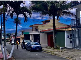 VENDO CASA DESAMPARADOS 