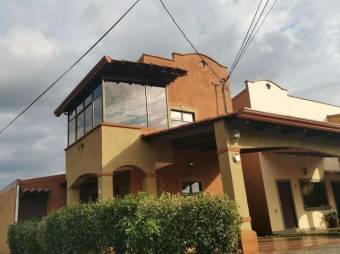 Moderna casa  en Venta, HerMercedesSur  CG-21-1306