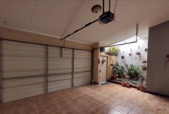 V#107 Acogedora propiedad en venta/ Moravia-San José