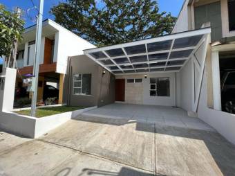 se vende casa a estrenar con patio 23-368