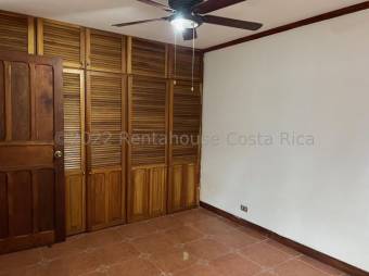 se vende casa con amplia terraza y estacionamiento techado 22-2220