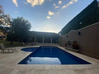 se vende casa en condominio con área social, piscina y área de bbq 22-1956