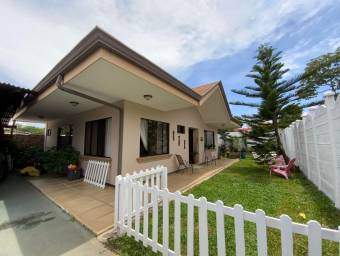 Casa en venta en La Garita, Alajuela. RAH 22-1973