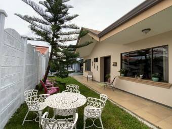 Casa en venta en La Garita, Alajuela. RAH 22-1973