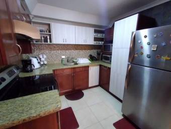 Apartamento en Venta en Escazú, San José. RAH 23-402