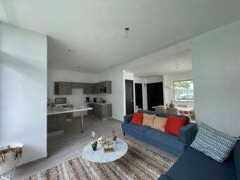 Casa en Venta en Mora, San José. RAH 23-398