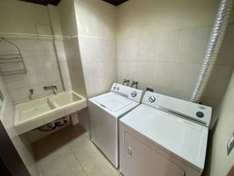 Apartamento en Alquiler en Escazú, San José. RAH 23-405