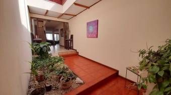 Casa en venta en Escazú, San José. RAH 22-1576