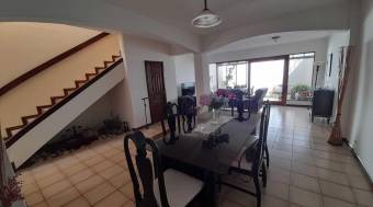 Casa en venta en Escazú, San José. RAH 22-1576