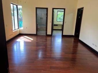 Casa en venta en Santa Ana, San José. RAH 22-1260