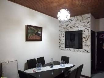 Casa en venta en Alajuelita, San José. RAH 22-2365