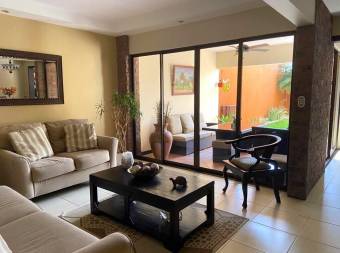 Casa en venta en Mercedes, Heredia. RAH 23-320