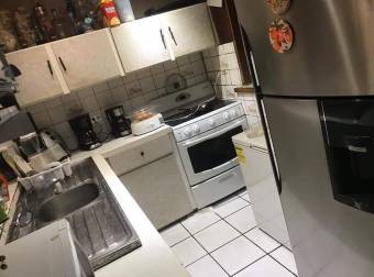 Se vende casa en Heredia centro con uso de suelo mixto 22-1654